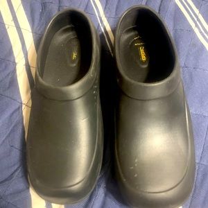 Tredsafe work shoes oil and slip resistant size 10
